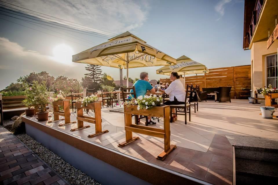 Vulcano Vendeghaz Hotel Mesteri Ngoại thất bức ảnh