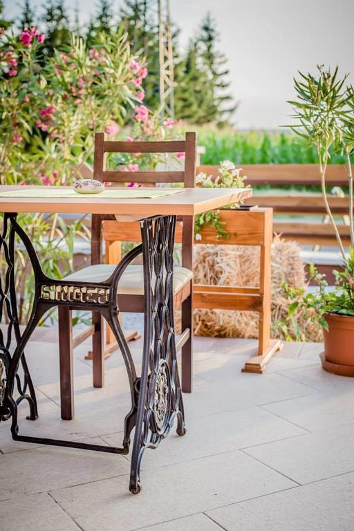 Vulcano Vendeghaz Hotel Mesteri Ngoại thất bức ảnh