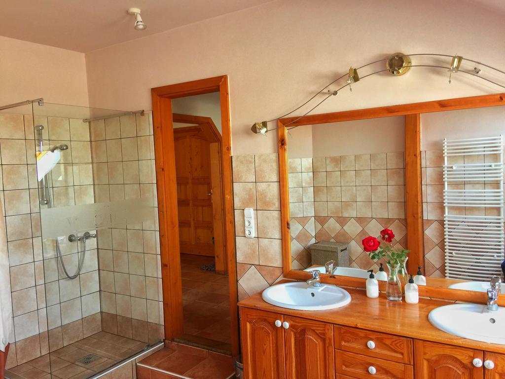 Vulcano Vendeghaz Hotel Mesteri Ngoại thất bức ảnh