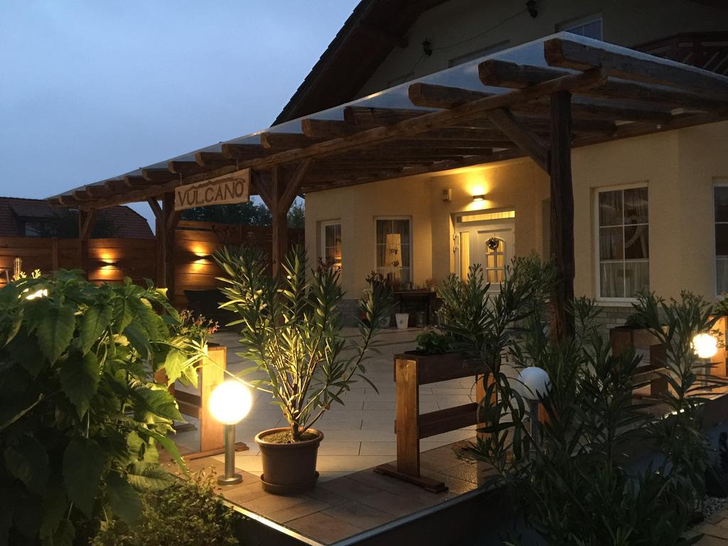 Vulcano Vendeghaz Hotel Mesteri Ngoại thất bức ảnh